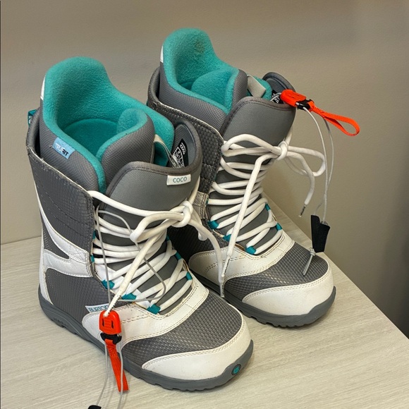 burton coco Shoes - BURTON COCO WOMENS Gray White AND TEAL COLOR Snowboard Boots SIZE 9